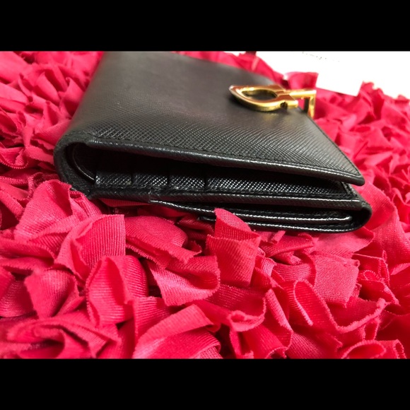 2️⃣2️⃣5️⃣ Salvatore Ferragamo Wallet - Picture 4 of 16